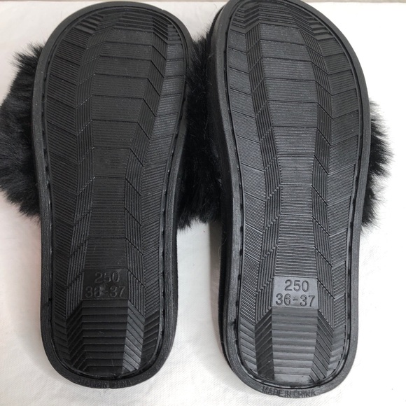 Black furry slippers - women’s size 5/6 -Brand NEW - Picture 5 of 5